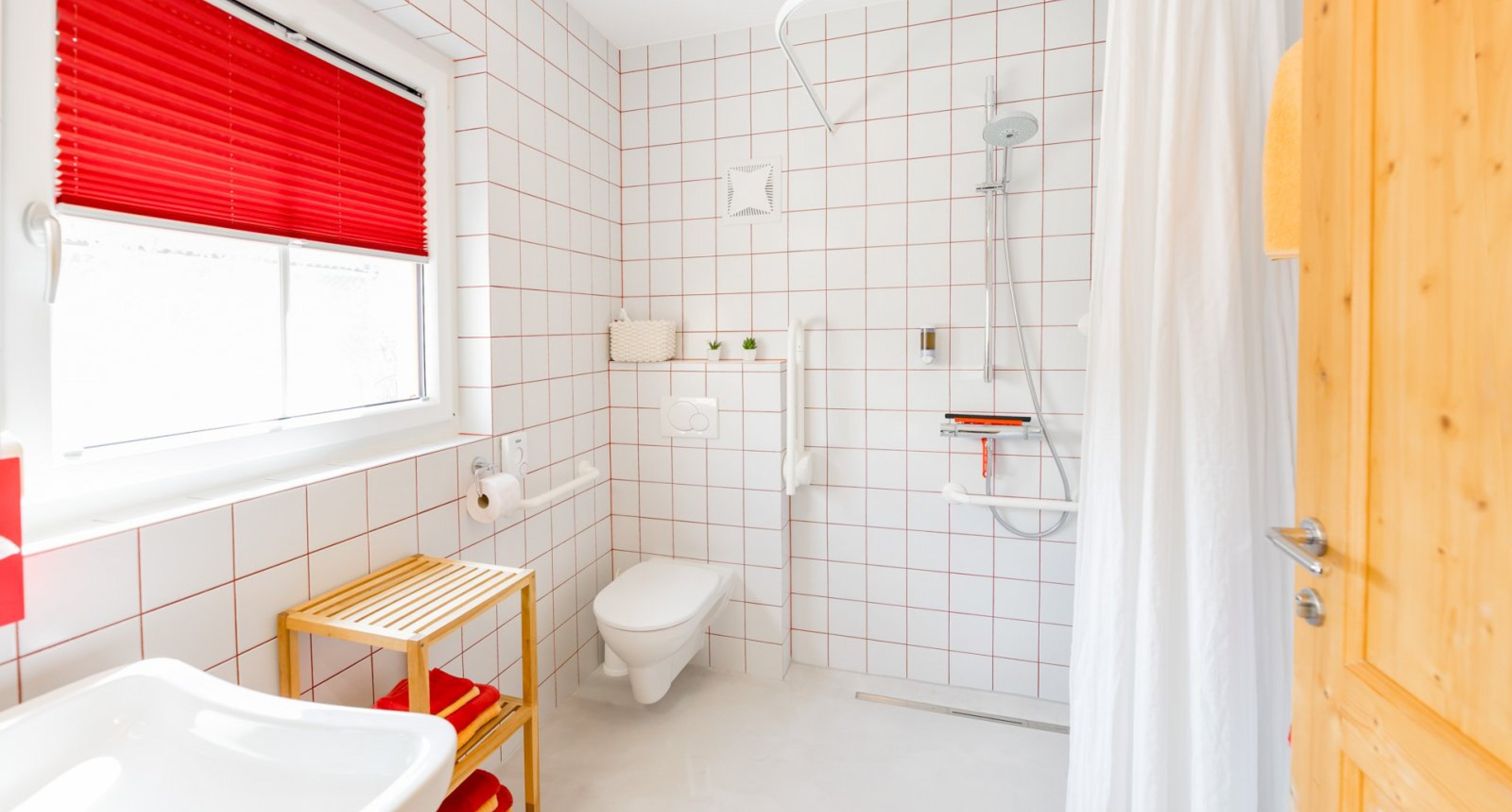 Bad mit Dusche/WC für Zimmer 1